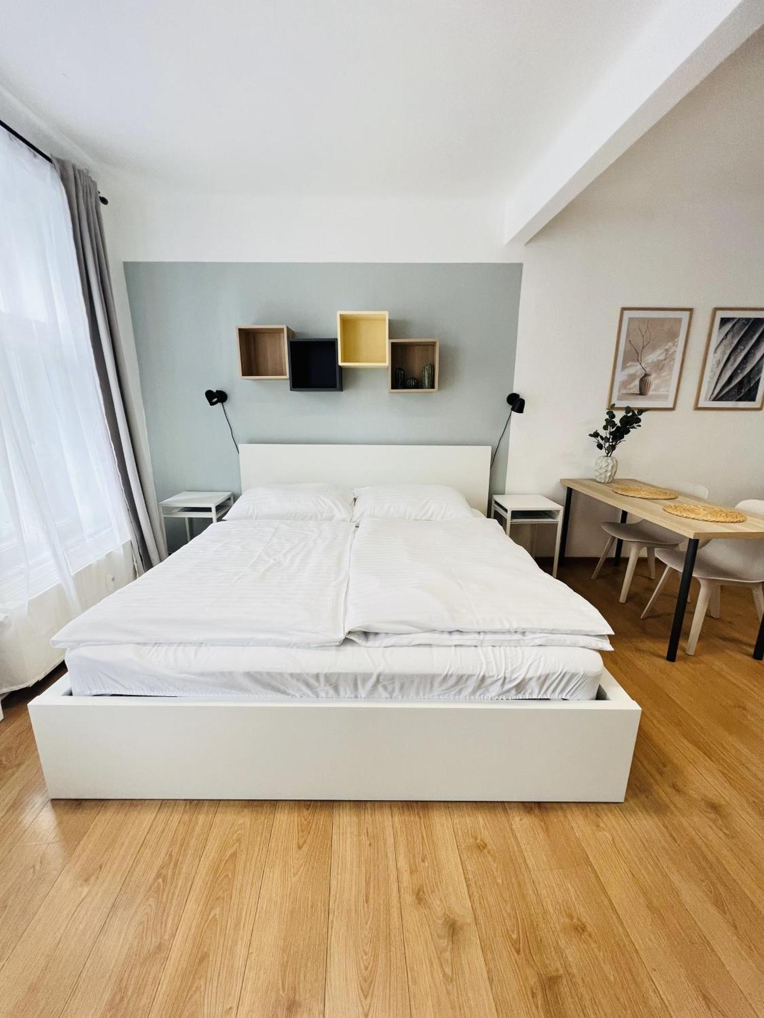 7 Nights Apartments Dominikanske N. Брно Экстерьер фото