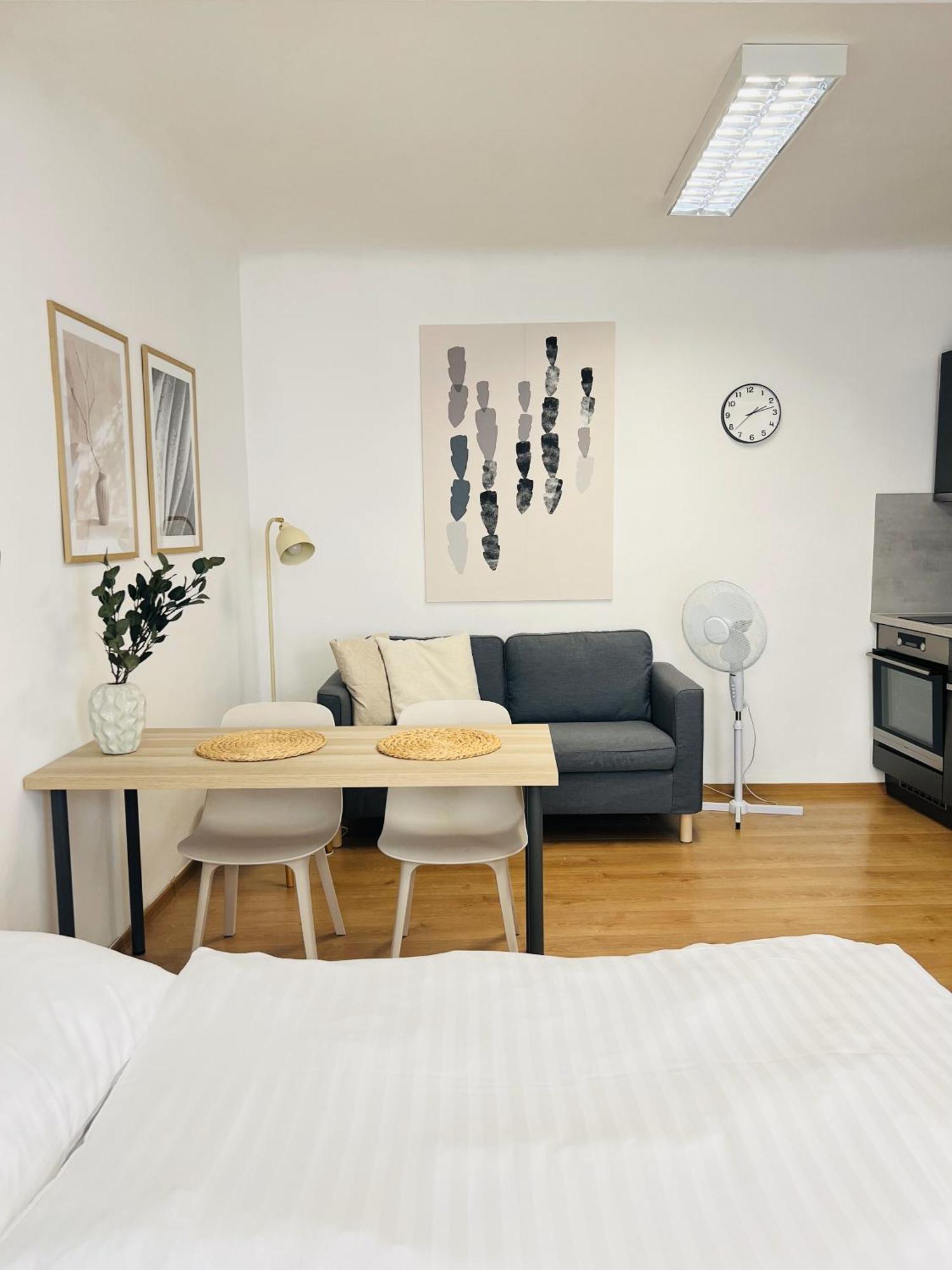 7 Nights Apartments Dominikanske N. Брно Экстерьер фото