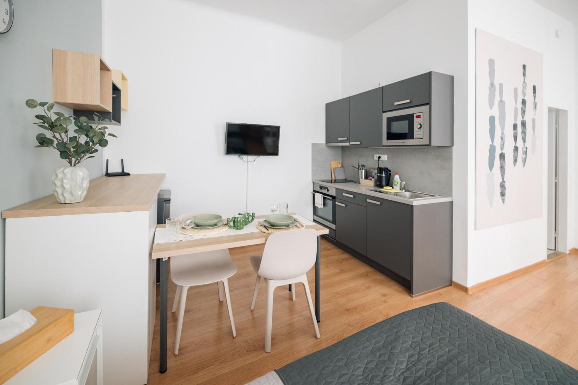 7 Nights Apartments Dominikanske N. Брно Экстерьер фото